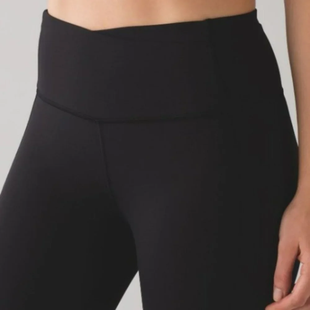 Lululemon Athletica Gear Up Black Mesh Crop Capris Leggings Size 8 - Excellent‎